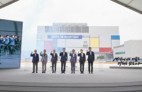 Samsung chief Lee vows bold investment to bolster chip R&D capabilities