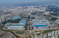 Samsung prepares for DRAM upturn with bold investment even after chip output cut
