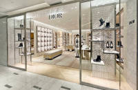 Tepid luxury sales widen gap between favorite and less-favored brands 