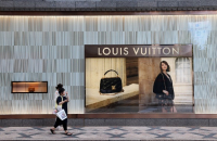 Shinsegae, Galleria woo Louis Vuitton, Rolex for new growth