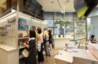 LG’s telecom unit looks to lure foreigners with more K-pop-themed shops