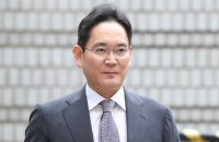 Samsung in 'do or die' situation'; Lee sounds crisis alarm