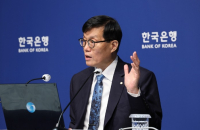BOK chief warns against aggressive policy rate cuts, sees need for stimulus