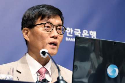 BOK chief warns household debt near tipping point, keeps rates steady