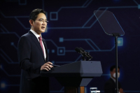 S.Korea’s most prominent business leader returns with all charges cleared